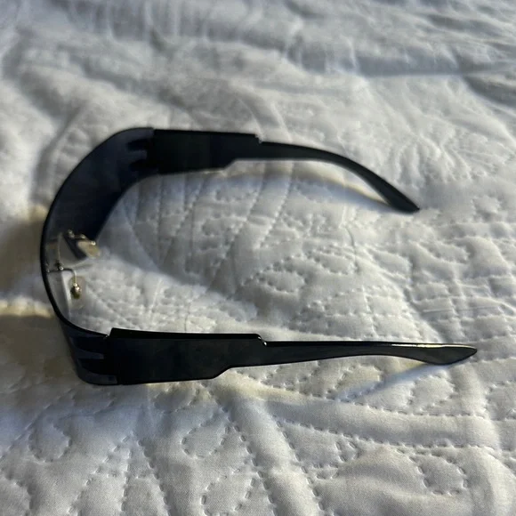 (New) Black Wraparound Sunglasses - Picture 2 of 2